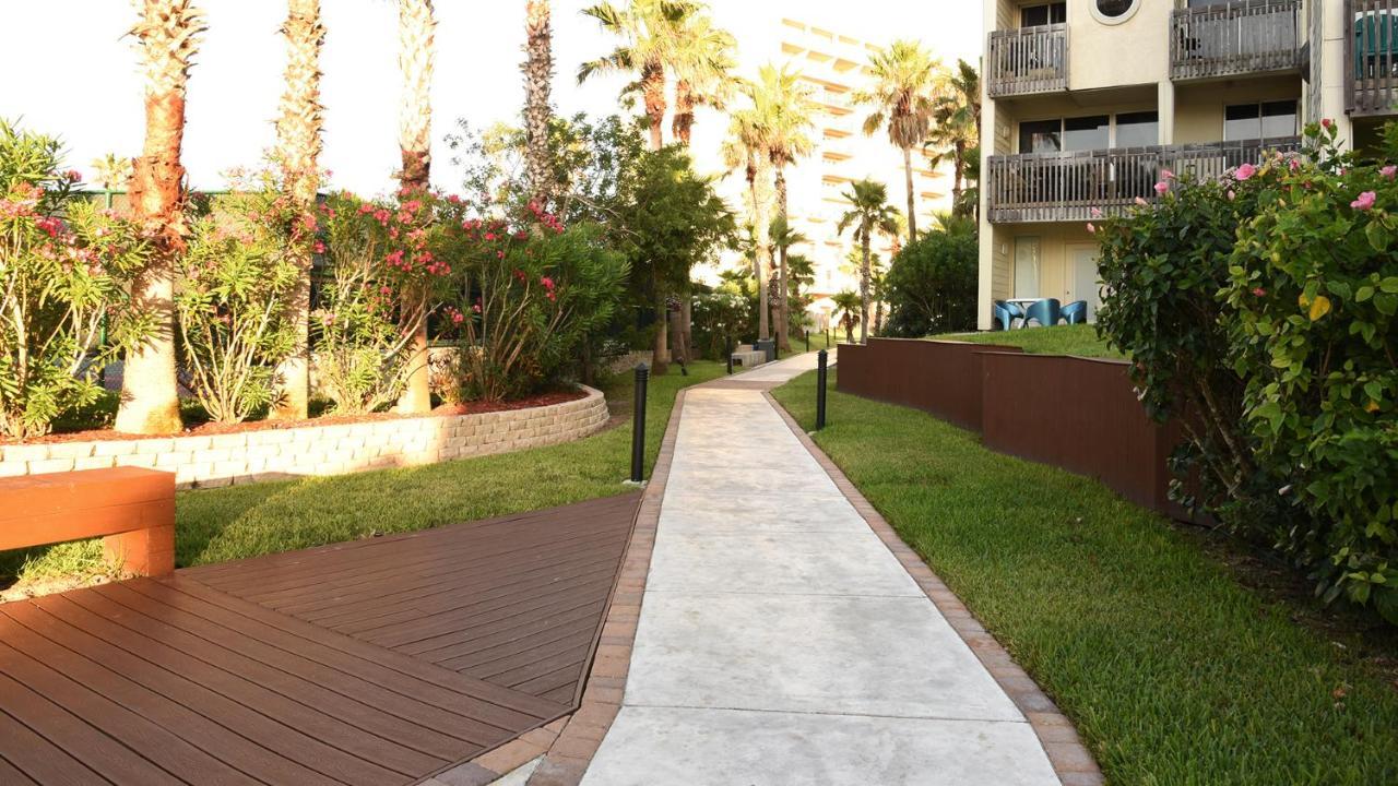 Ground Floor Beachfront!! Steps From The Beach! Enjoy 2 Pools And Jacuzzii * South Padre Island