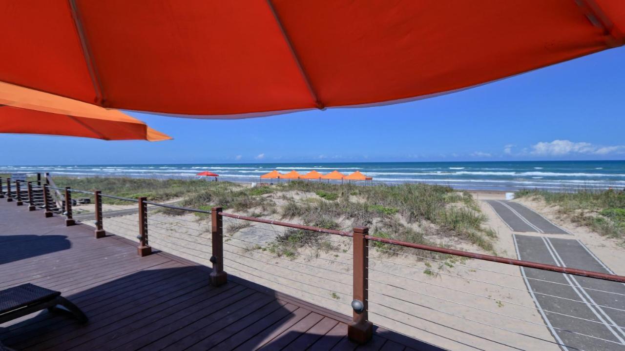 Ground Floor Beachfront!! Steps From The Beach! Enjoy 2 Pools And Jacuzzii Holiday home South Padre Island