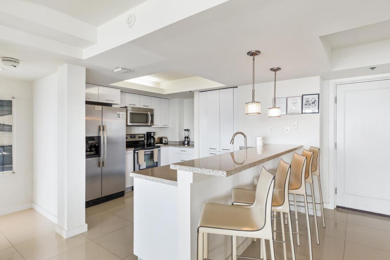 Breathtaking Bay View, Beachfront Resort, Family Friendly, Shared Pools Apartment