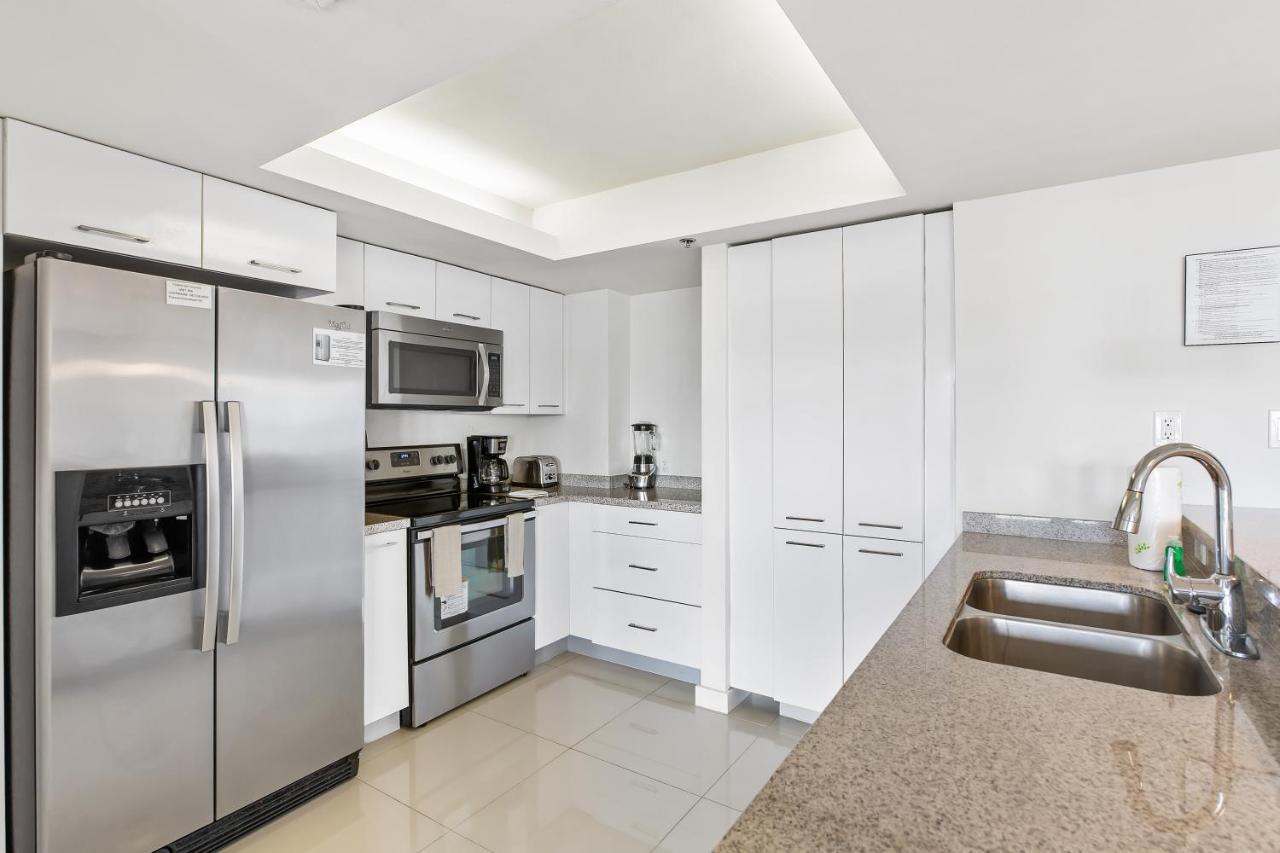 Breathtaking Bay View, Beachfront Resort, Family Friendly, Shared Pools Apartment