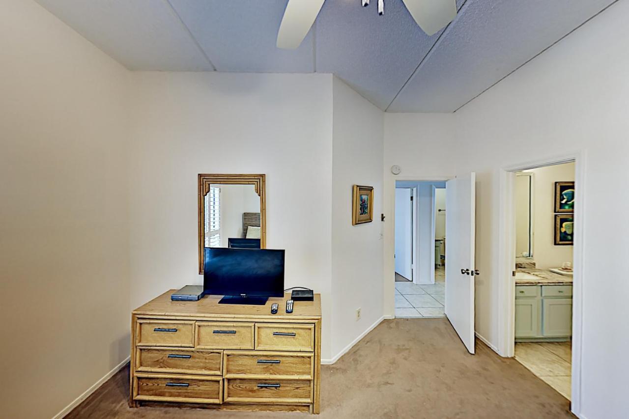 New Listing! Beachfront Penthouse With Pools & Gym