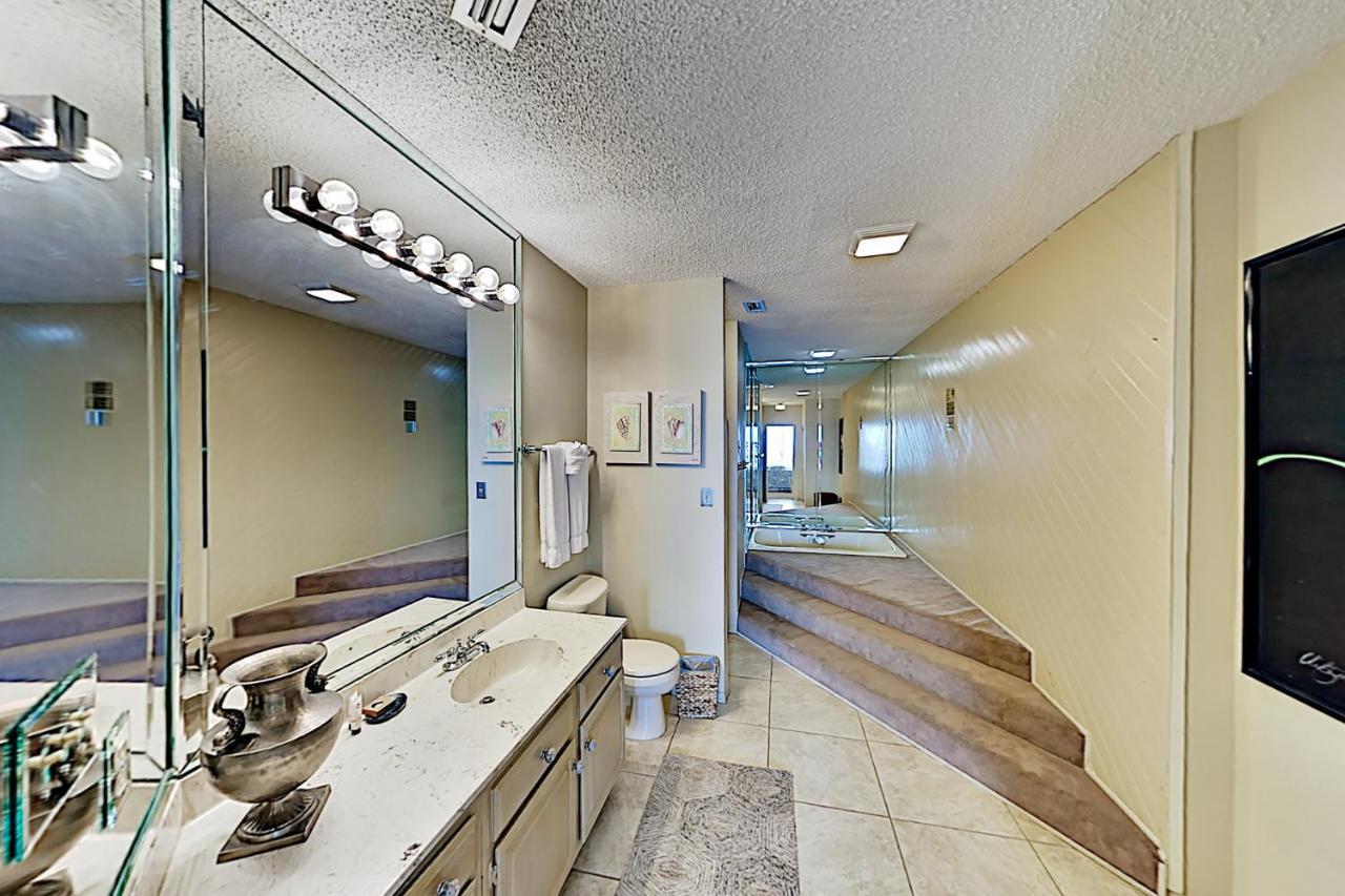 New Listing! Beachfront Penthouse With Pools & Gym