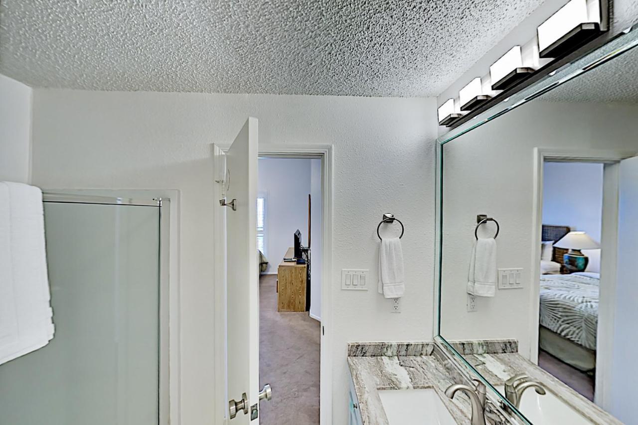 Apartment New Listing! Beachfront Penthouse With Pools & Gym South Padre Island