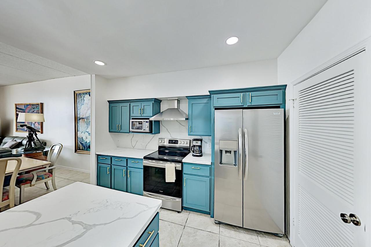 New Listing! Beachfront Penthouse With Pools & Gym *