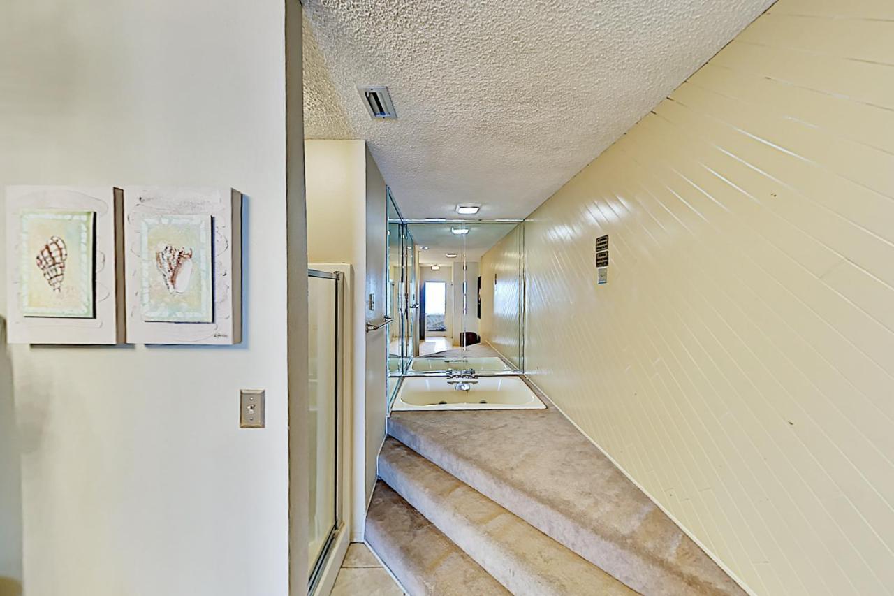 New Listing! Beachfront Penthouse With Pools & Gym Apartment South Padre Island
