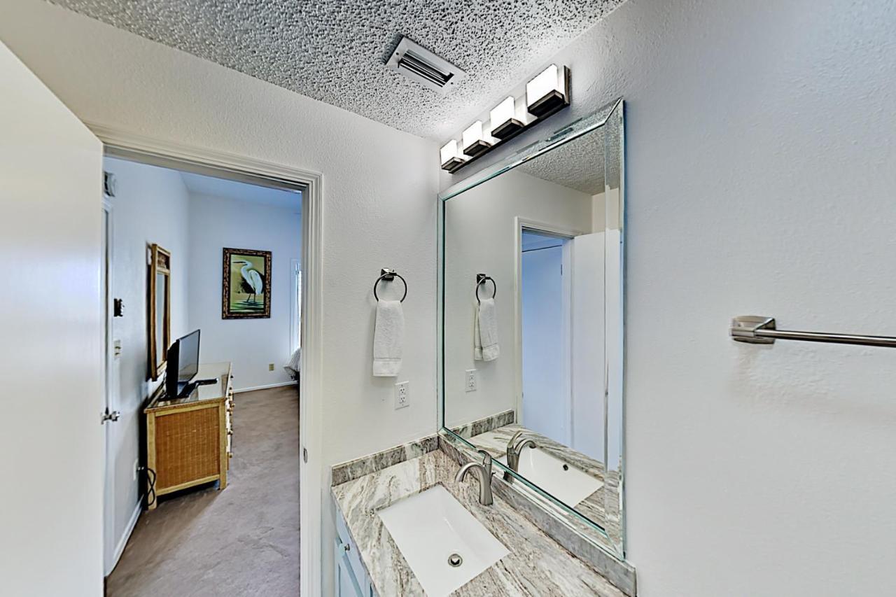 New Listing! Beachfront Penthouse With Pools & Gym South Padre Island