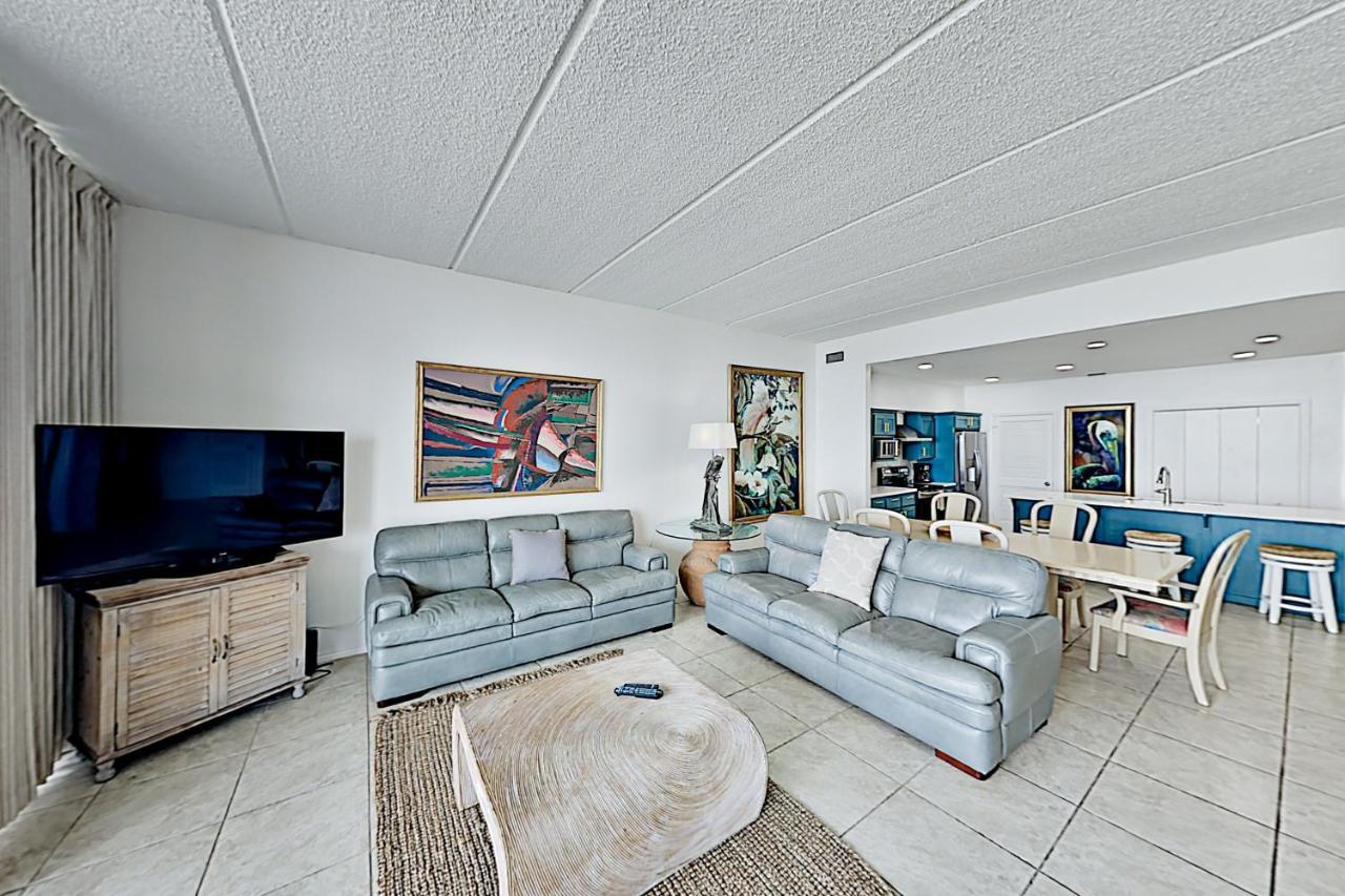 New Listing! Beachfront Penthouse With Pools & Gym *
