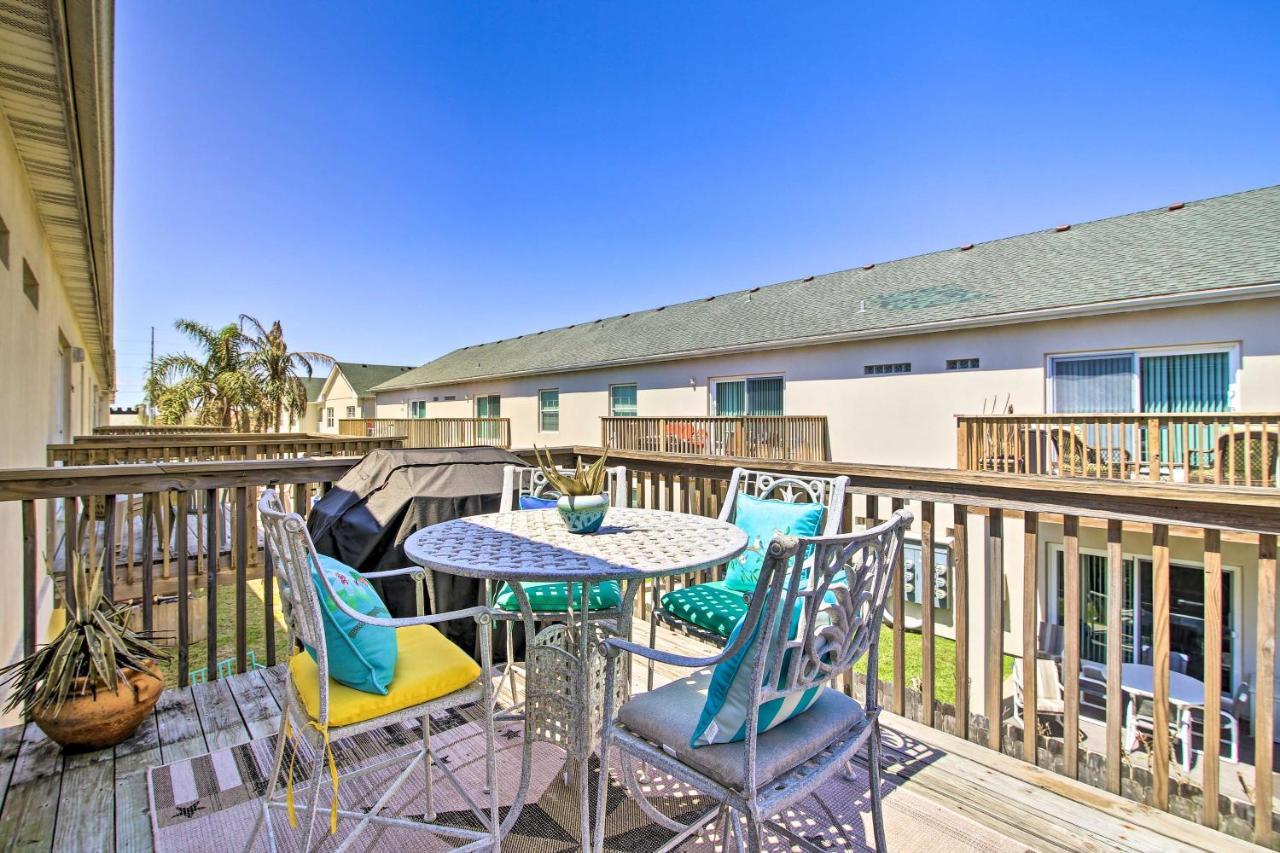 With Pool Access And Balcony! * South Padre Island