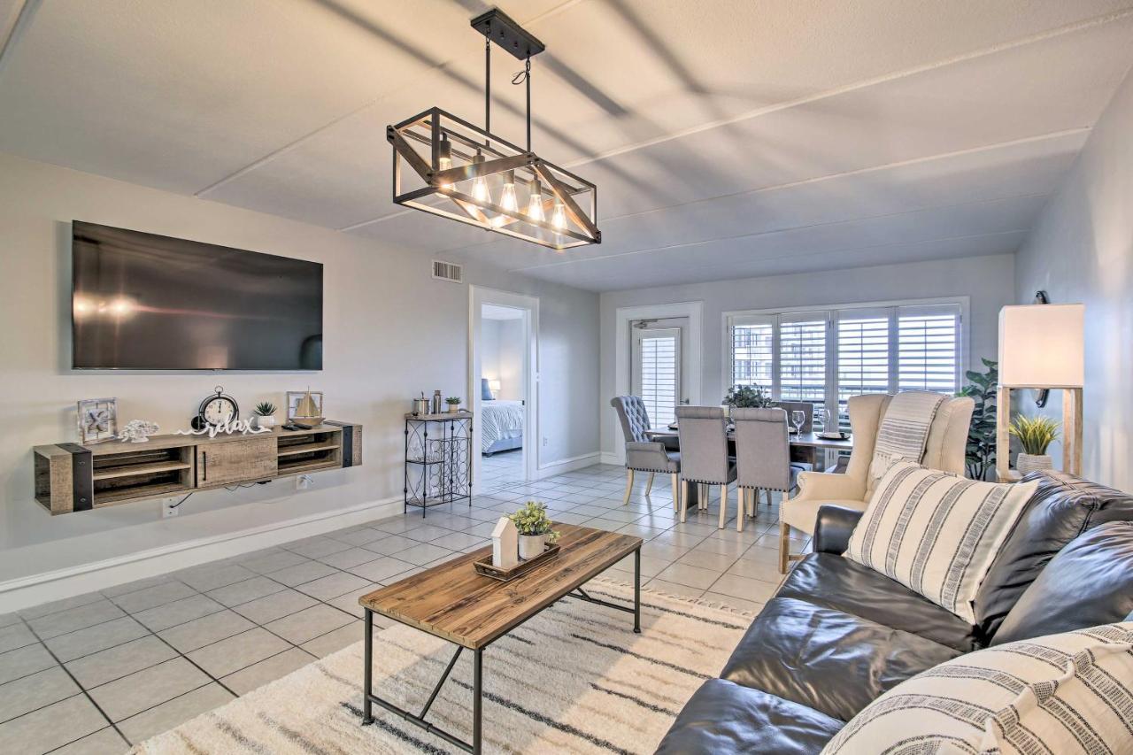 Apartment Inviting With Beach Views!