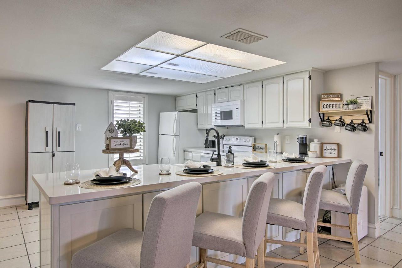 Inviting With Beach Views! Apartment South Padre Island
