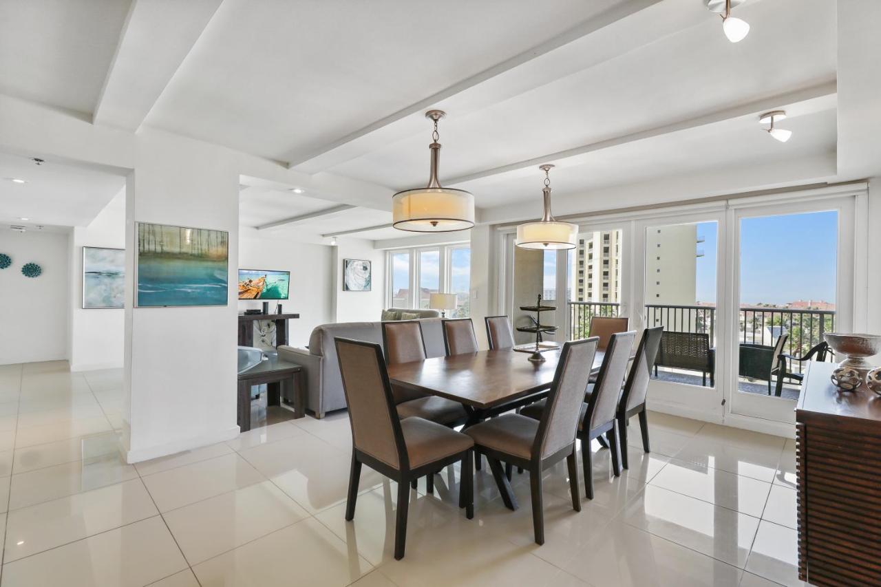 Blue View Beauty! Beachfront Resort, Shared Pools & Jacuzzi Holiday home