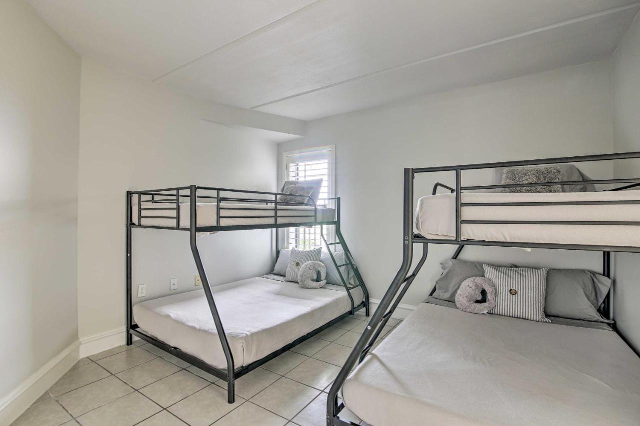 Inviting With Beach Views! Apartment South Padre Island