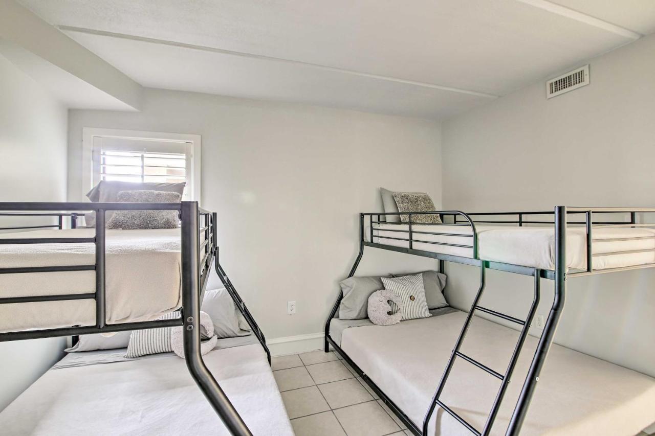 Inviting With Beach Views! Apartment
