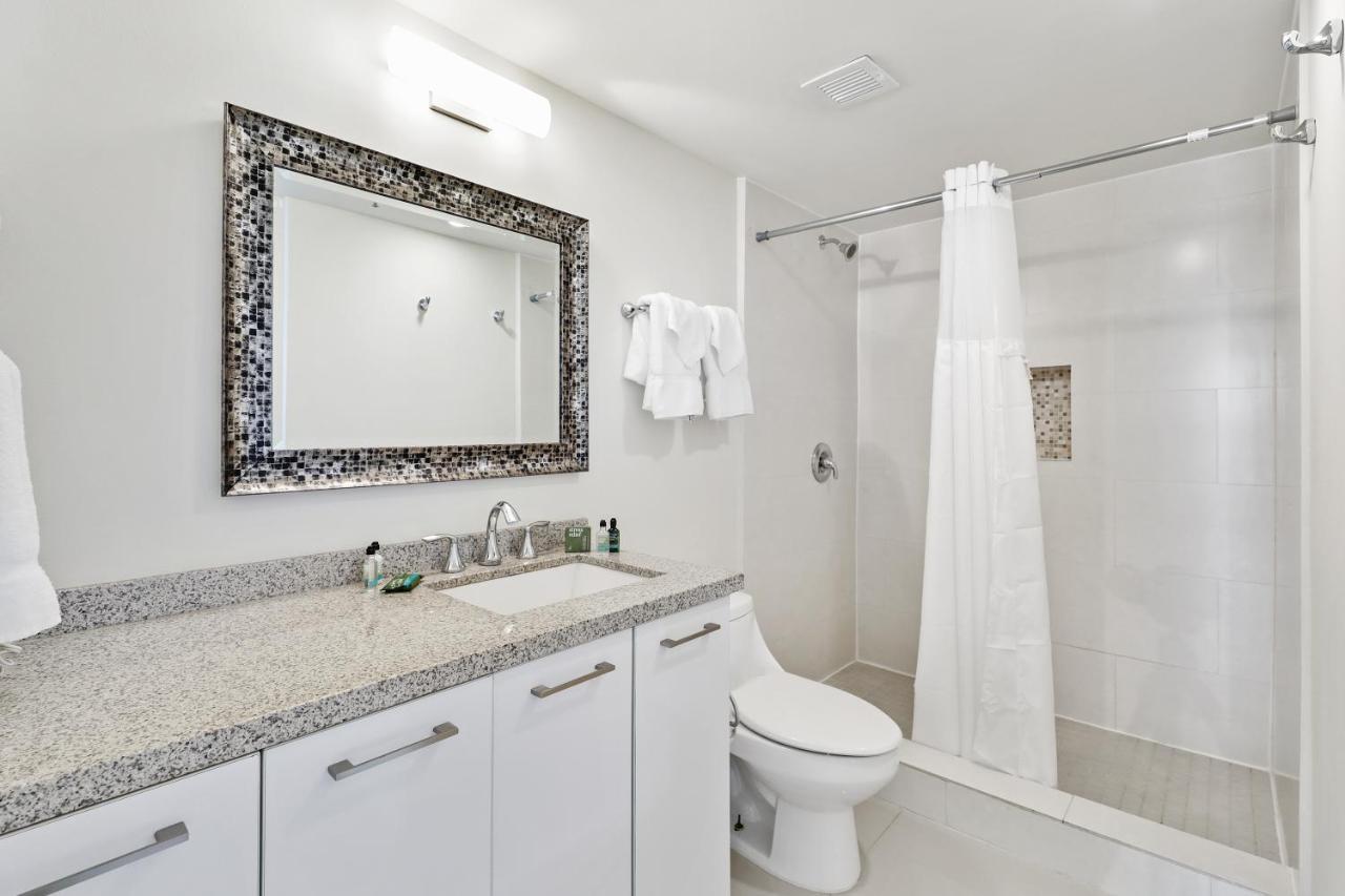 Blue View Beauty! Beachfront Resort, Shared Pools & Jacuzzi South Padre Island