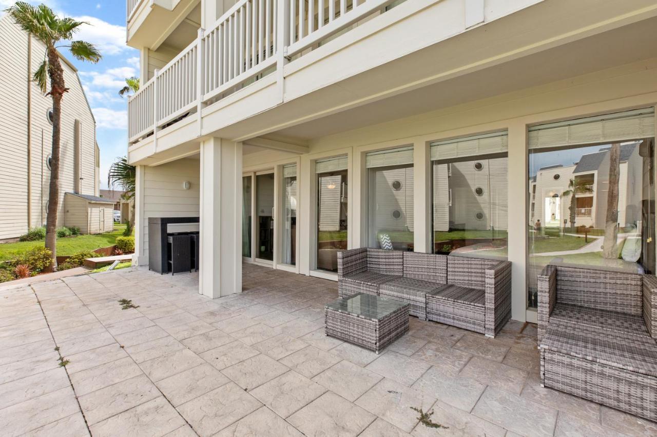 Holiday home Ground Floor, Spacious Patio And Only Steps Away From Beach And Pool! South Padre Island