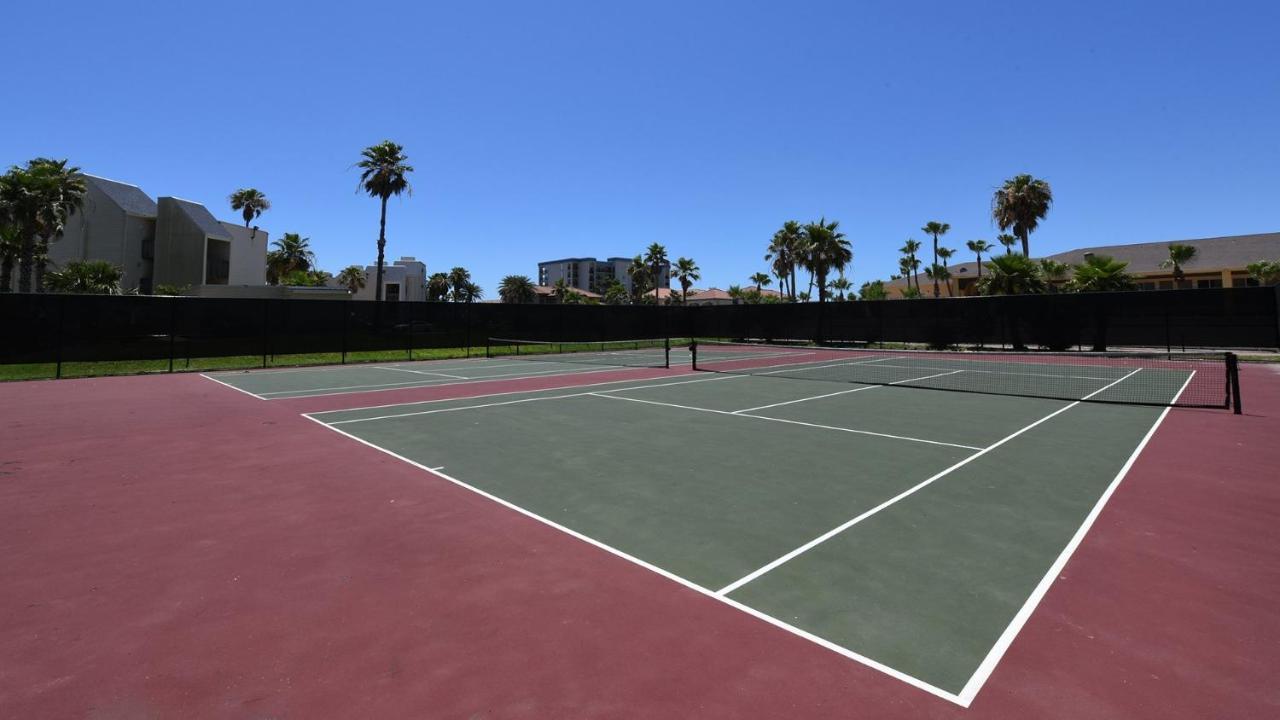 Holiday home Ground Floor, Spacious Patio And Only Steps Away From Beach And Pool! South Padre Island