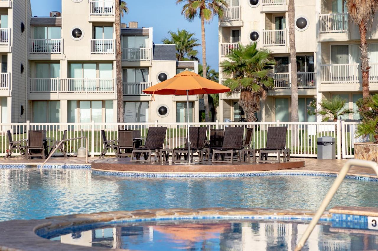 Ground Floor, Spacious Patio And Only Steps Away From Beach And Pool! South Padre Island
