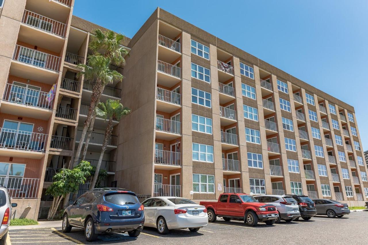 Apartment Charming 1 Bedroom, 3 Minute Walk To The