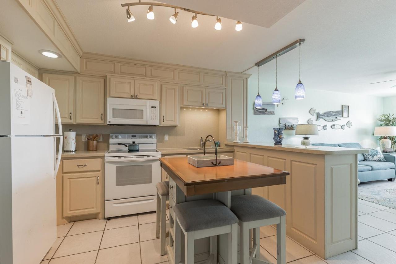 Charming 1 Bedroom, 3 Minute Walk To The *