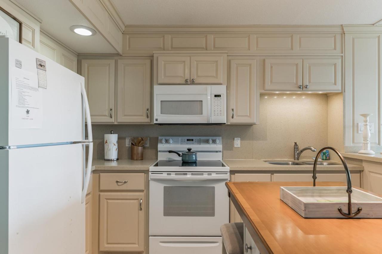 Apartment Charming 1 Bedroom, 3 Minute Walk To The