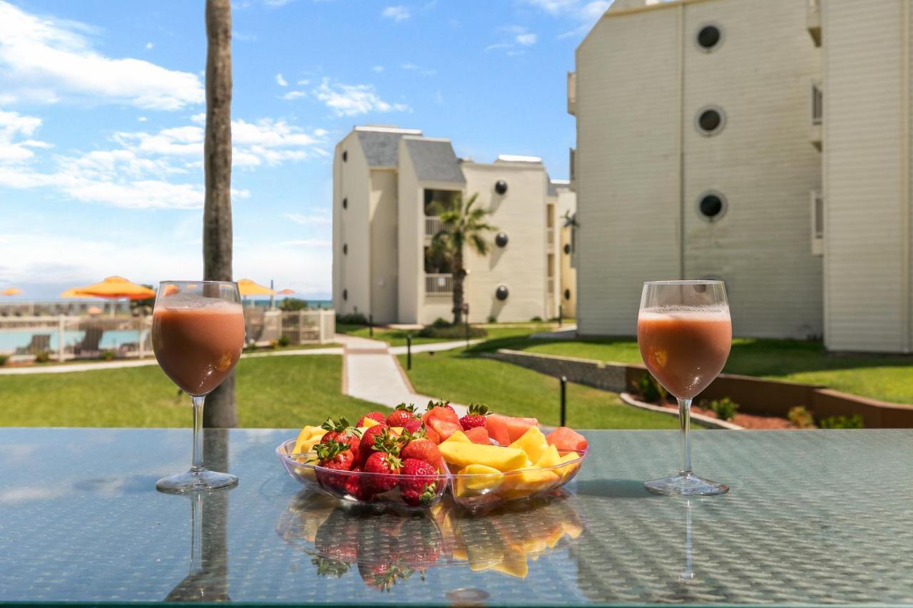 Ground Floor, Spacious Patio And Only Steps Away From Beach And Pool! Holiday home South Padre Island