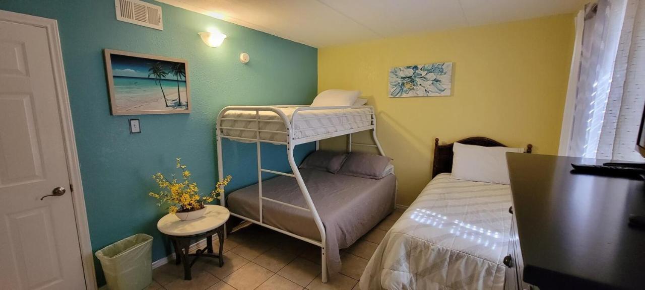 Apartment Spotless Updated With Pool - Habitat Unit 7 *