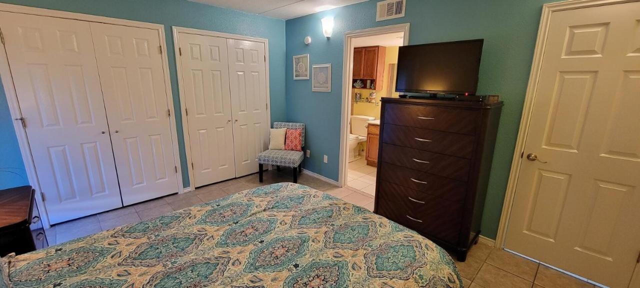 Spotless Updated With Pool - Habitat Unit 7 Apartment