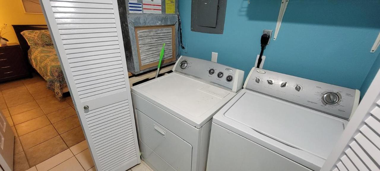 Spotless Updated With Pool - Habitat Unit 7 Apartment