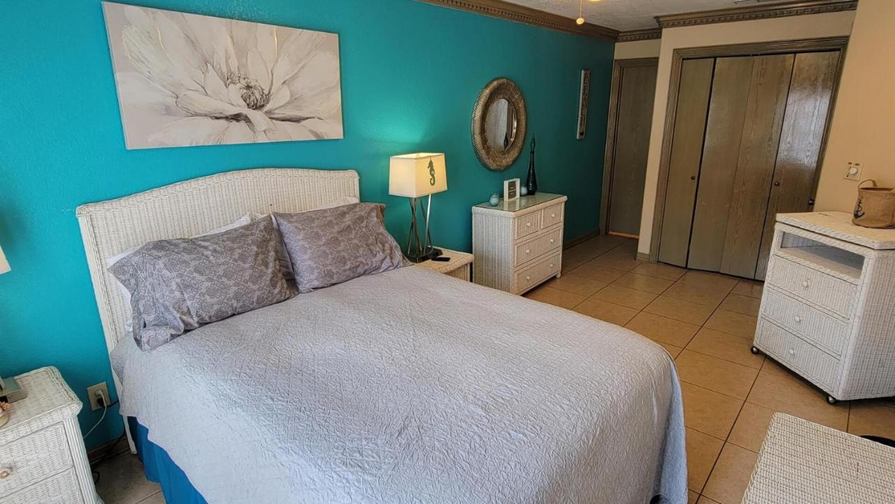 Friendly 2 Bedroom With Big Pool - Campeche Triplex Unit B Apartment