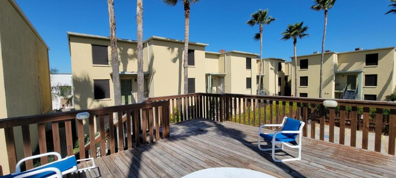 Spotless Updated With Pool - Habitat Unit 7 Apartment