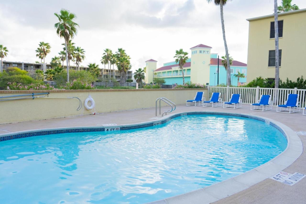 Spotless Updated With Pool - Habitat Unit 7 South Padre Island