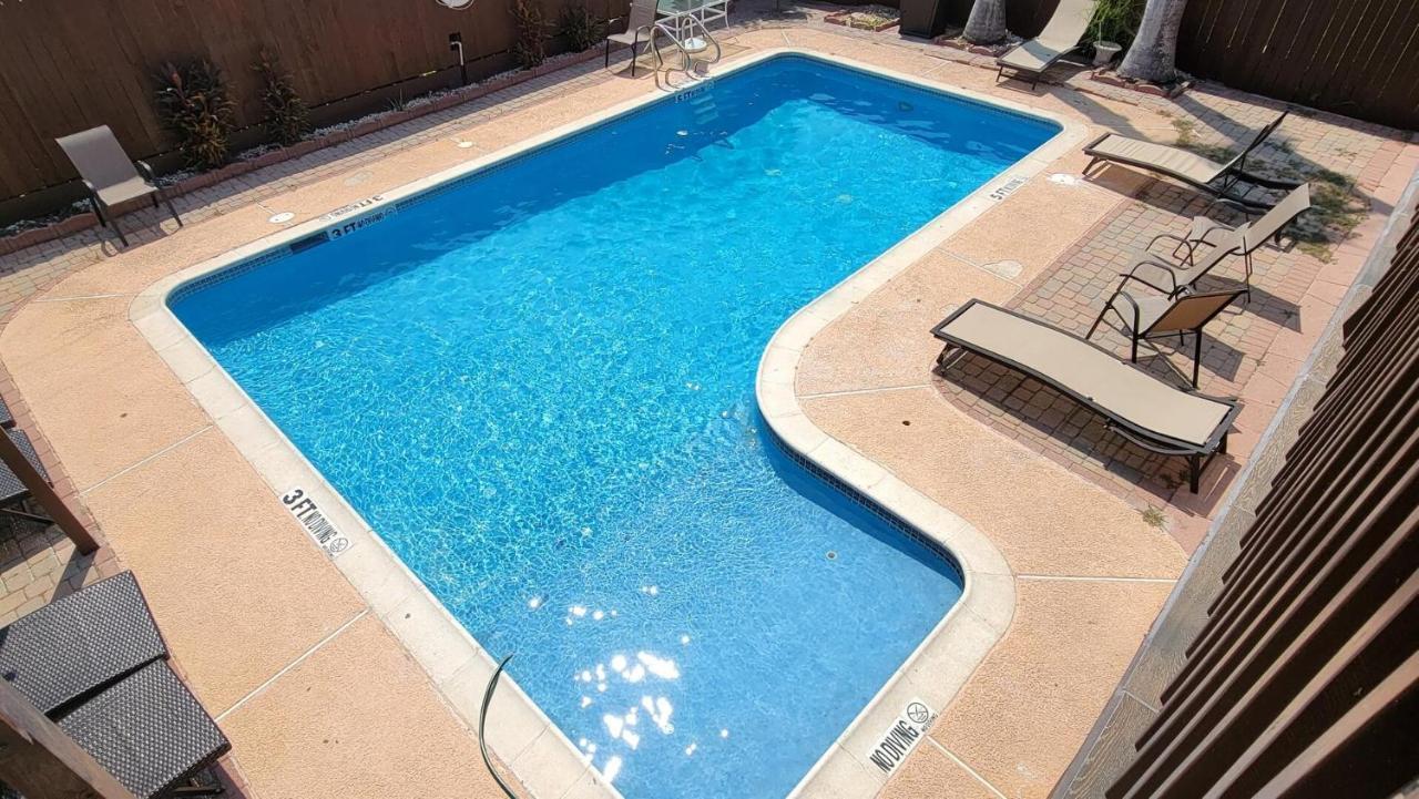 Apartment Friendly 2 Bedroom With Big Pool - Campeche Triplex Unit B South Padre Island