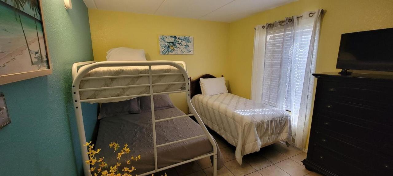 Apartment Spotless Updated With Pool - Habitat Unit 7 *