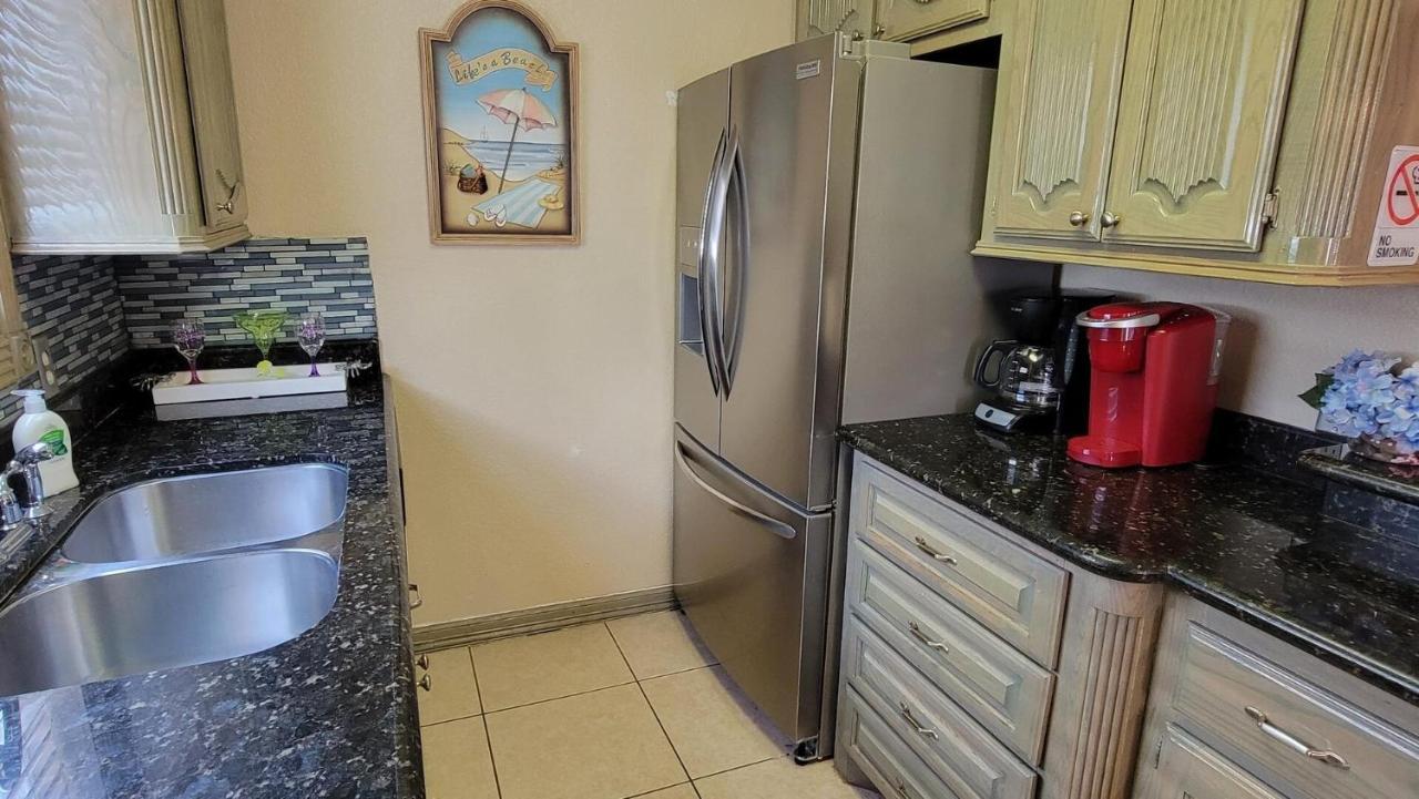 Friendly 2 Bedroom With Big Pool - Campeche Triplex Unit B South Padre Island