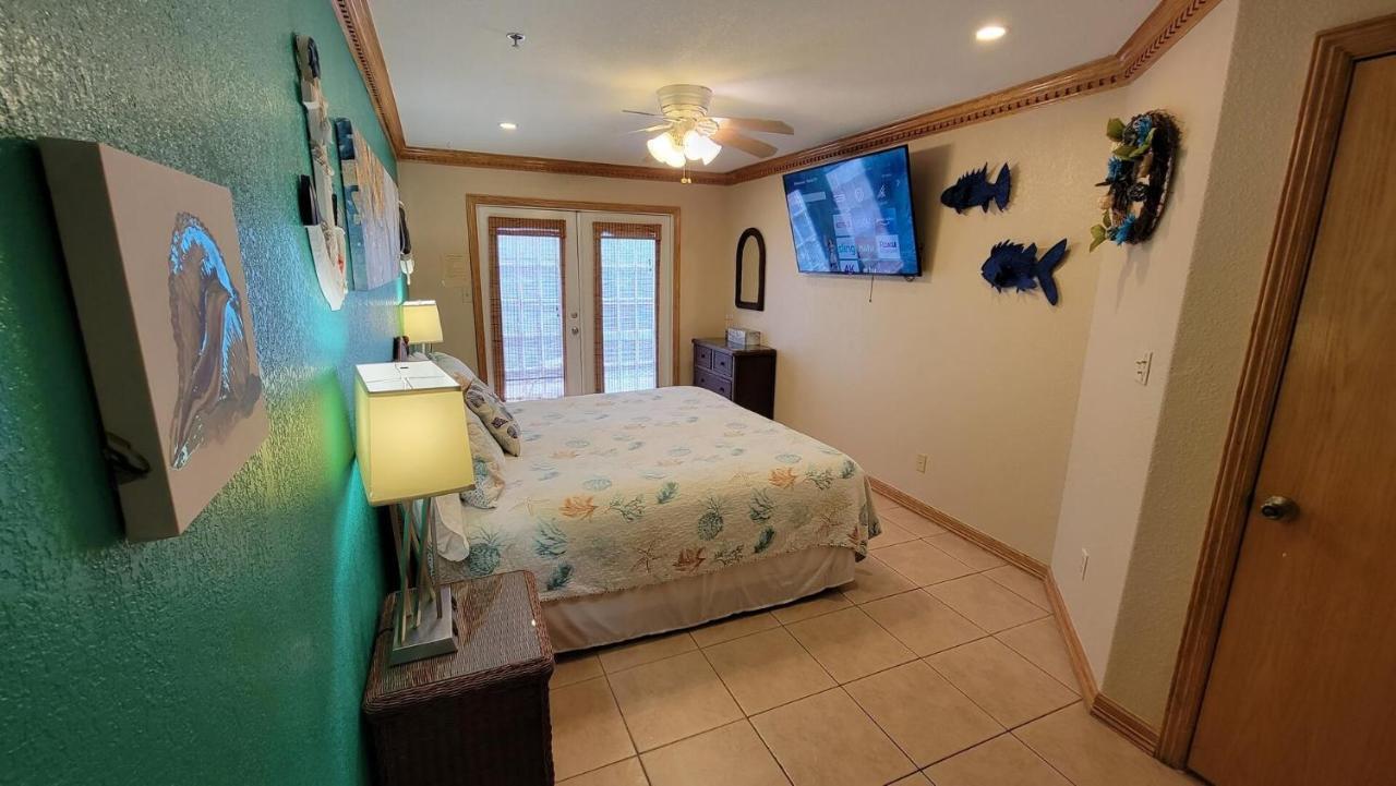 Apartment Cozy 2 Bedroom With Big Pool - Campeche Triplex Unit C South Padre Island