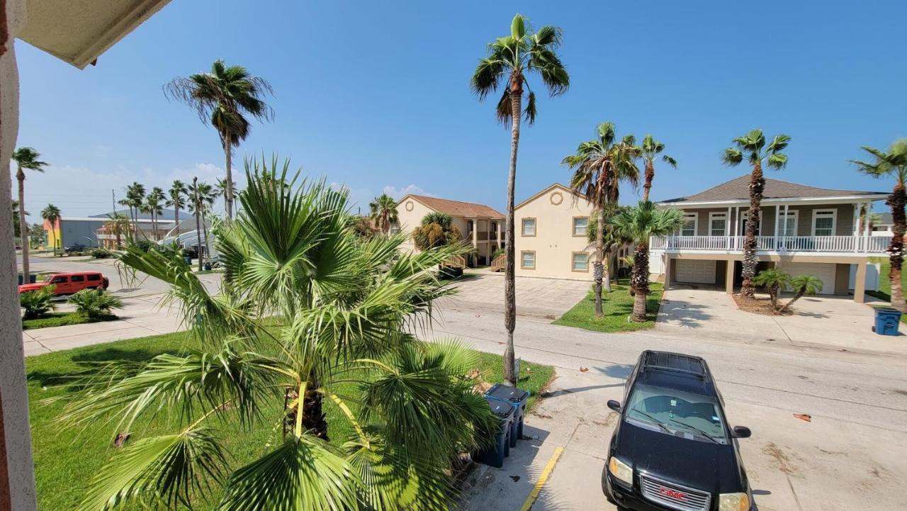 Cozy 2 Bedroom With Big Pool - Campeche Triplex Unit C * South Padre Island
