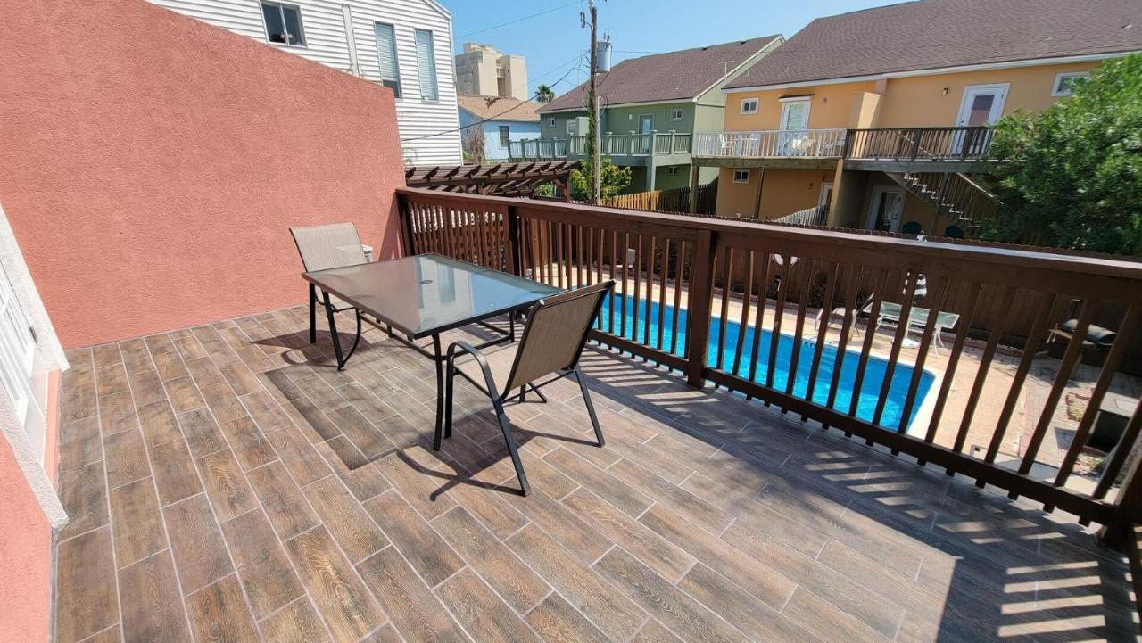 Cozy 2 Bedroom With Big Pool - Campeche Triplex Unit C * South Padre Island