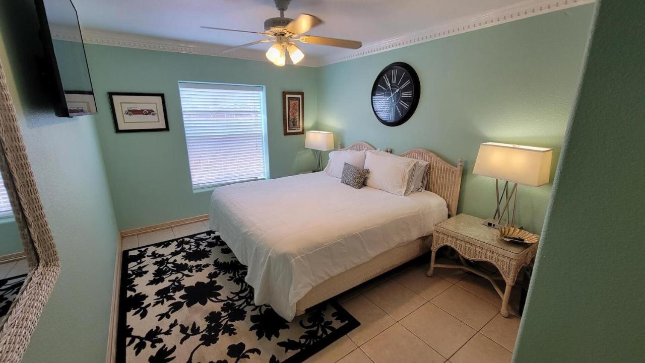 Apartment Large 3 Bedroom With Big Pool - Campeche Triplex Unit A South Padre Island