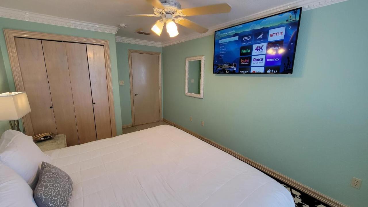 Large 3 Bedroom With Big Pool - Campeche Triplex Unit A Apartment South Padre Island