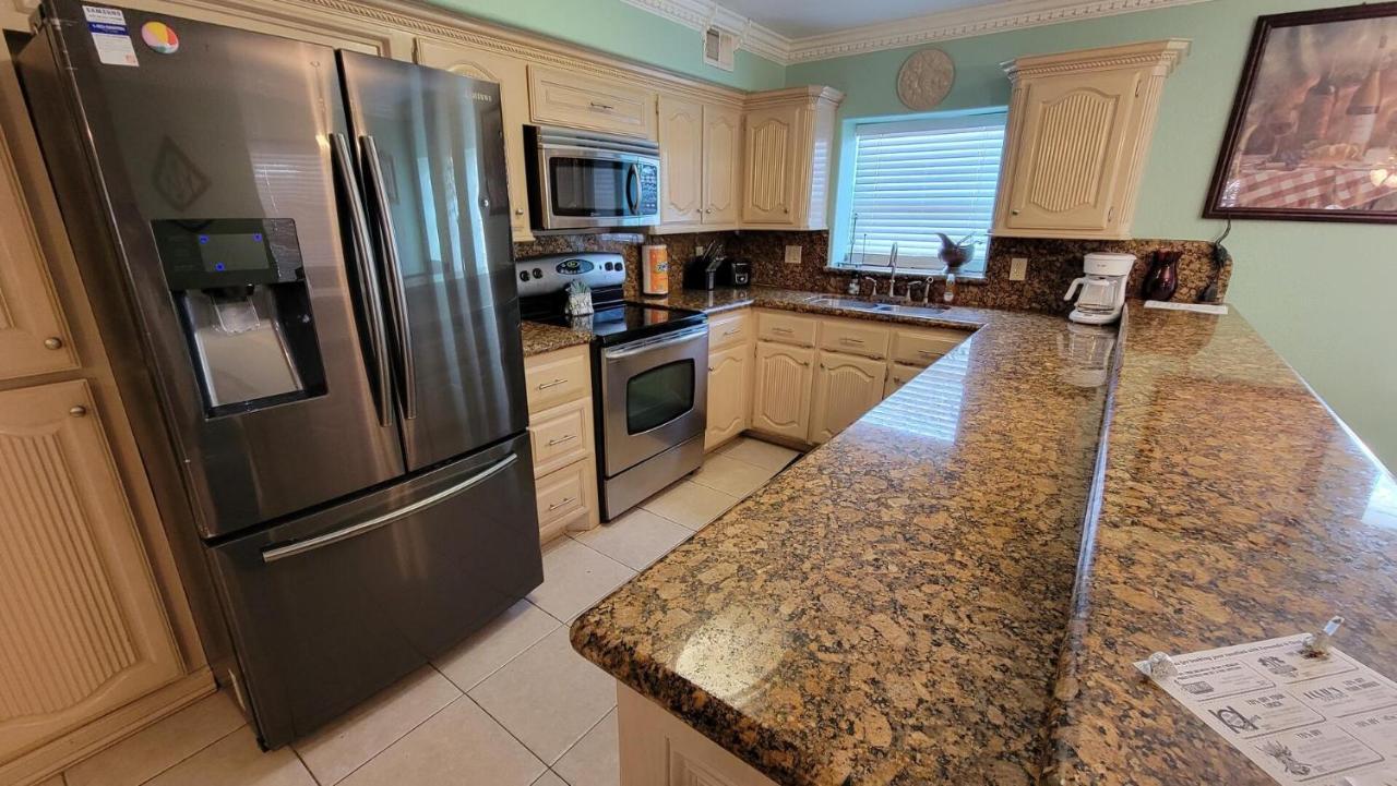 Apartment Large 3 Bedroom With Big Pool - Campeche Triplex Unit A South Padre Island
