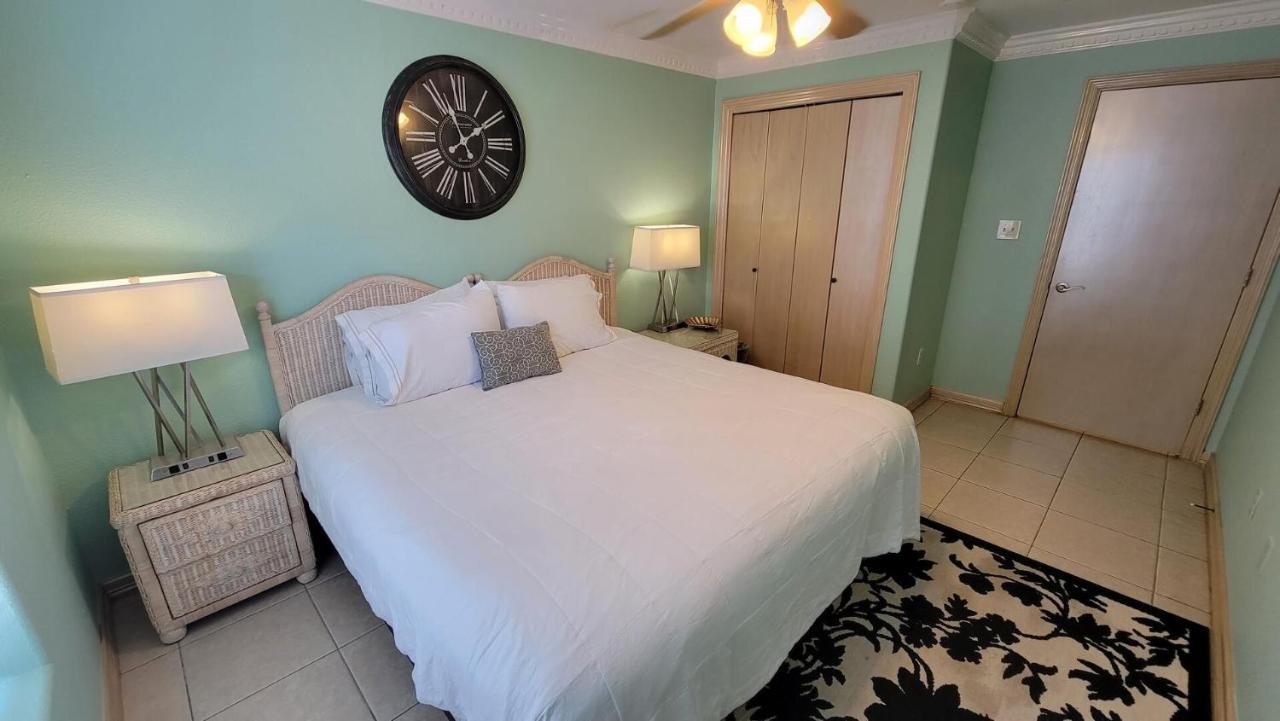 Large 3 Bedroom With Big Pool - Campeche Triplex Unit A South Padre Island