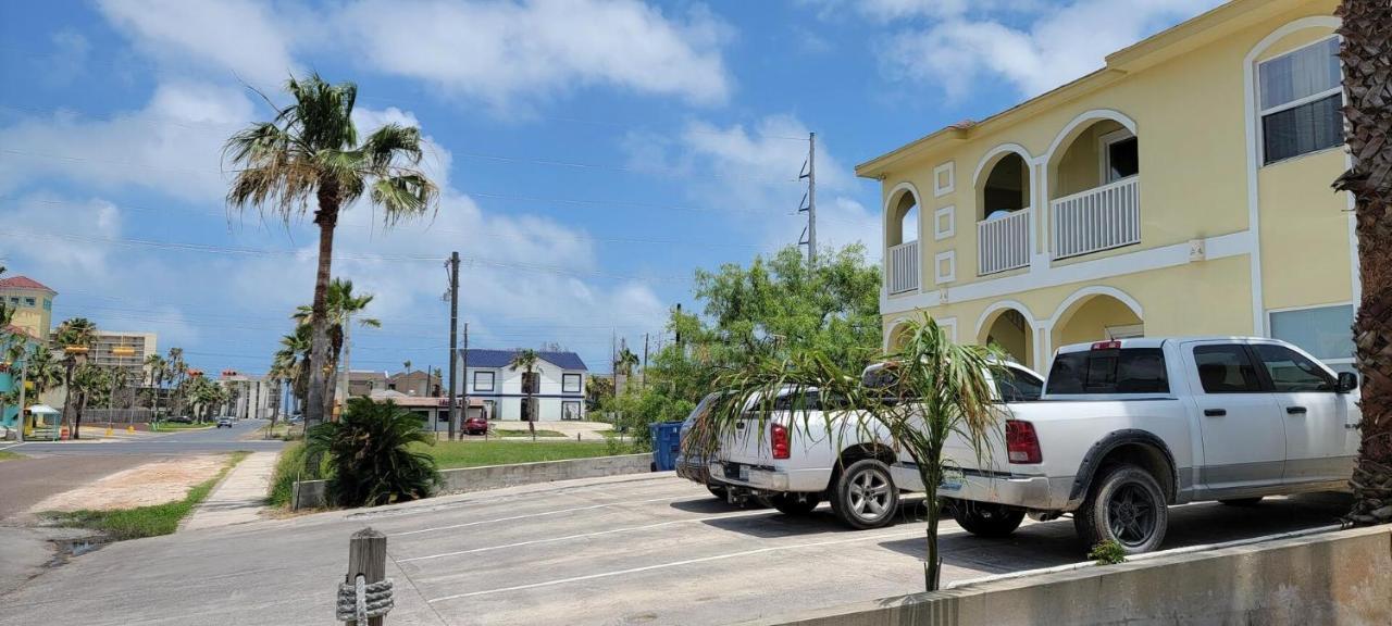 Overlooks Pool, Easy Walk To Unit D - Island Morning Sun 4 Apartment *