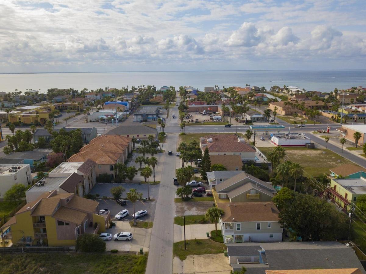 Ground Floor Duplex With Bbq - Blue Siren House South Padre Island