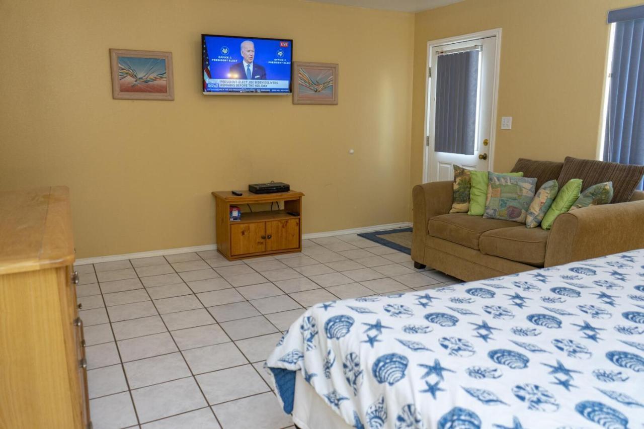 Ground Floor Duplex With Bbq - Blue Siren House Apartment South Padre Island