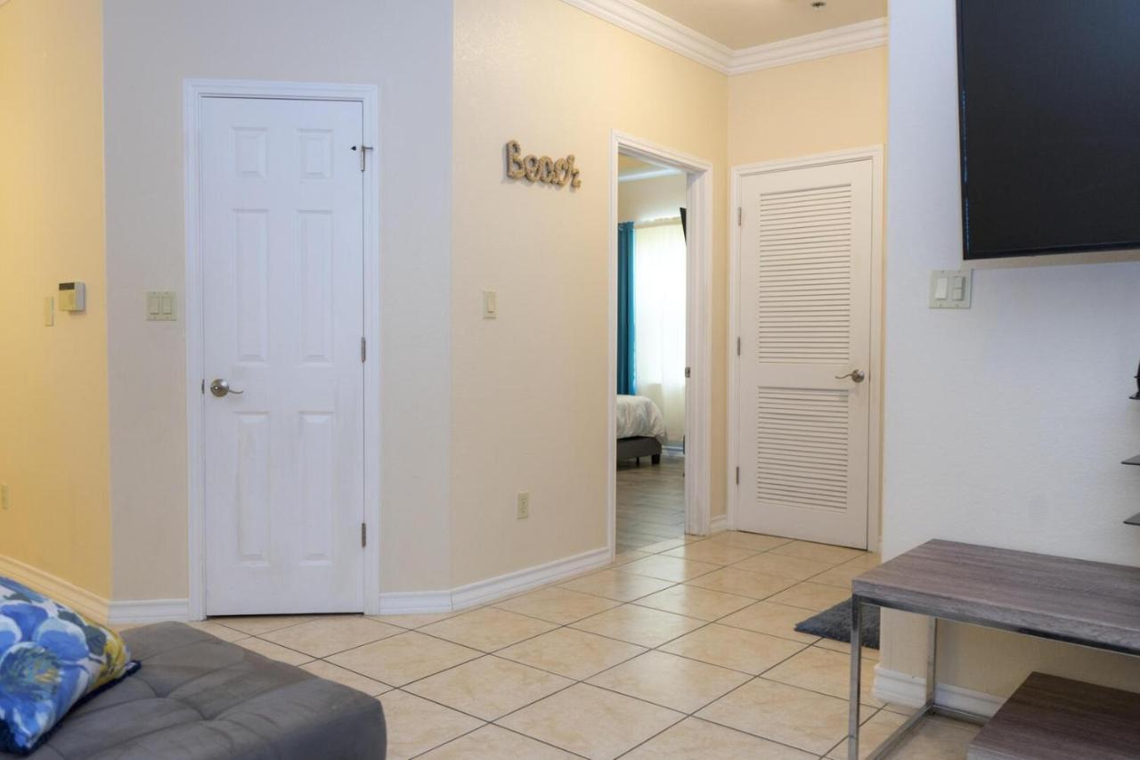 Walk To With Pool Unit C - Island Morning Sun 3 Apartment *
