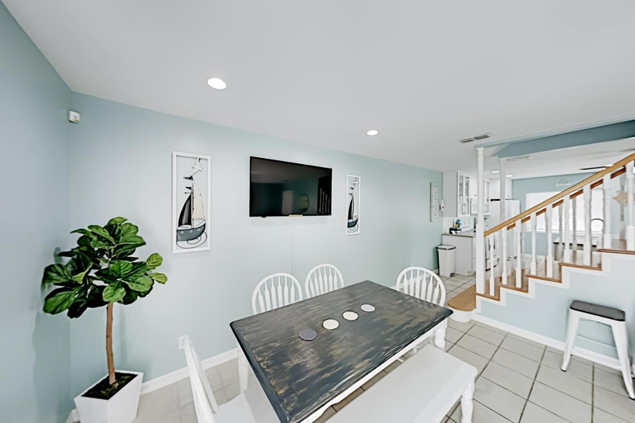 Island Escape & Huisache Townhome Holiday home