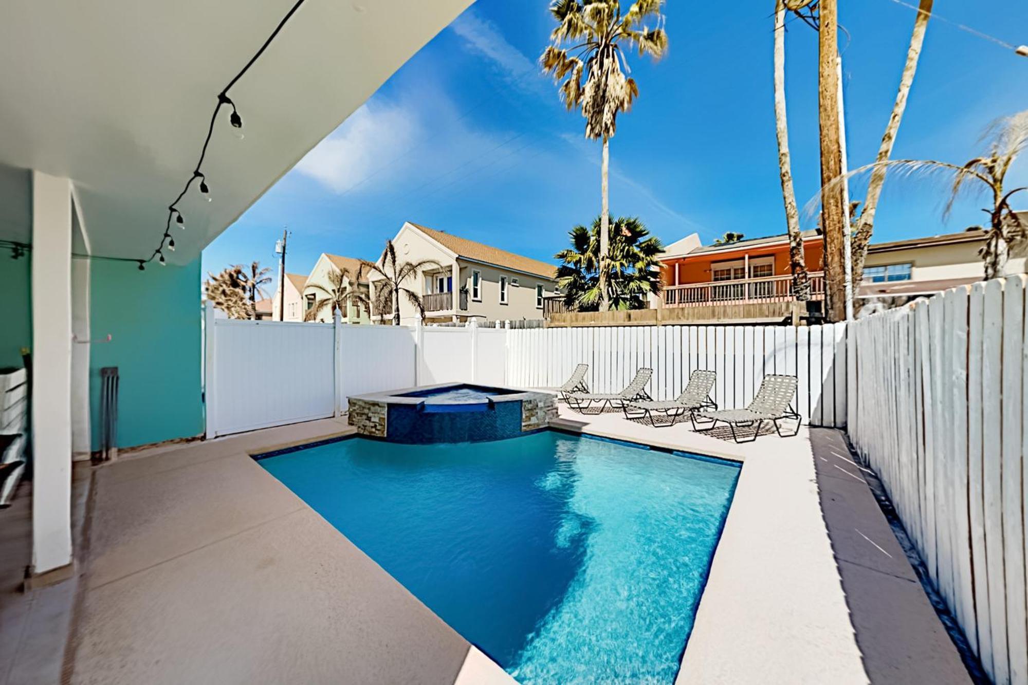 Island Escape & Huisache Townhome *
