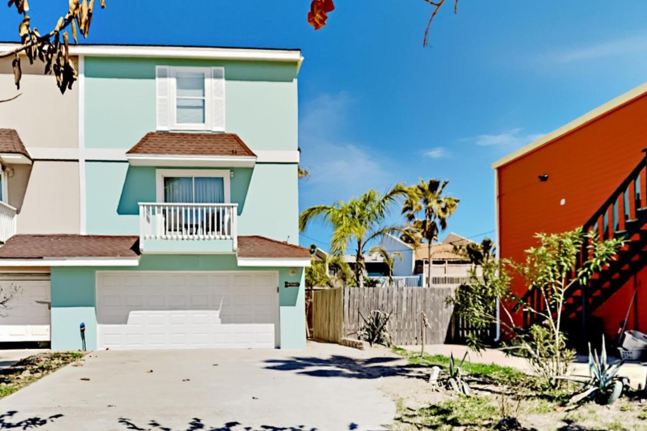 Island Escape & Huisache Townhome Holiday home *
