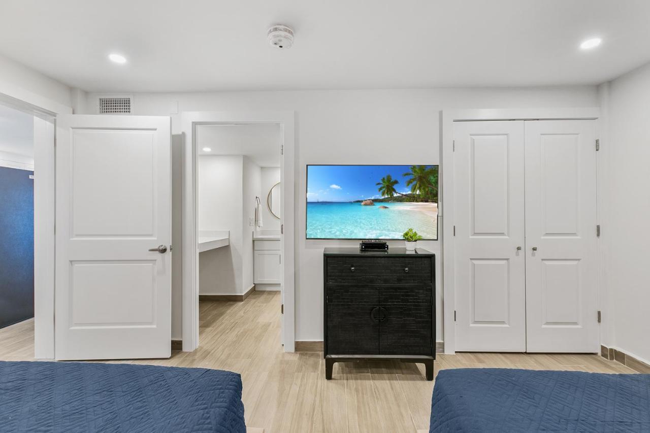 Holiday home Fully Renovated Beachfront With Picture Perfect Ocean Views *