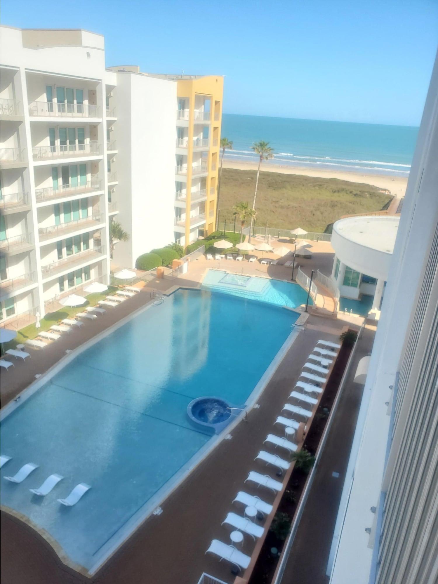 Peninsula Island & - Beachfront At Hotel 4*